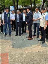 部長訪視宜蘭羅東國小視察地坪整修需求