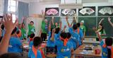 中外志工攜手合作 群英課程讓孩子「玩」英文