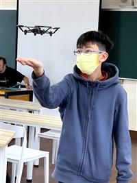 中山大學附中均質化活動 無人機營隊 「飛」同凡響 激發學生熱情